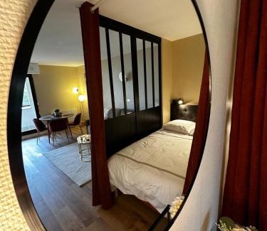 Merignac Apartment | LE MONET studio proche Bordeaux avec balcon wifi & place de parking privé prox tram et Aéroport