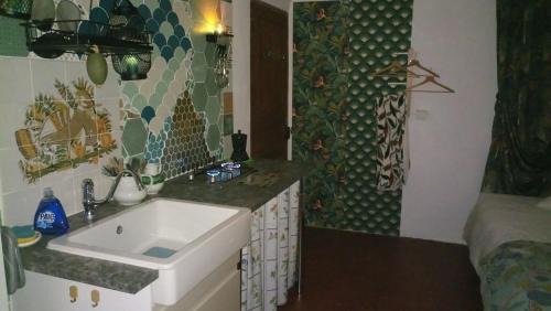 Le Vigan Apartment | Le Moulin aux Chandelles 2, vacances & W-E, vues rivière, montagne & ville, tout confort déconnecté, éclairage bougies, connexions à 200m au centre Le Vigan gîte Les Amoureux de l'Arre, randonnée Chemin de Saint-Guilhem-le-Désert, lire profil avant résa !