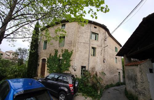 Le Vigan Apartment | Le Moulin aux Chandelles 2, vacances & W-E, vues rivière, montagne & ville, tout confort déconnecté, éclairage bougies, connexions à 200m au centre Le Vigan gîte Les Amoureux de l'Arre, randonnée Chemin de Saint-Guilhem-le-Désert, lire profil avant résa !