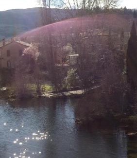 Le Vigan Apartment | Le Moulin aux Chandelles 2, vacances & W-E, vues rivière, montagne & ville, tout confort déconnecté, éclairage bougies, connexions à 200m au centre Le Vigan gîte Les Amoureux de l'Arre, randonnée Chemin de Saint-Guilhem-le-Désert, lire profil avant résa !