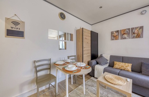 Montmagny Apartment | LE NID Douillet : Paris Proche-cozy-netflix