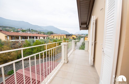 Salo Apartment | Le Nuove Rondini - Appartamento Iris