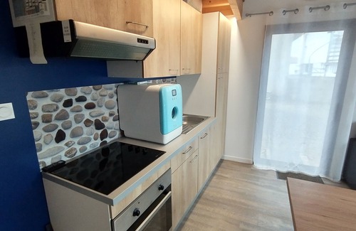 Brem Sur Mer House | Le P'tit Canot | In the heart of Brem | Parking and private courtyard