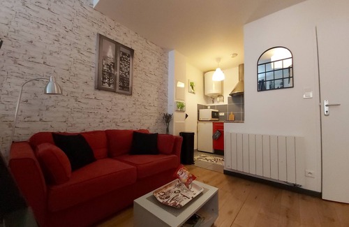 Villefranche-de-Rouergue Apartment | Le Petit Saint-Georges 2*: renovated, fully-equipped studio at the foot of the collegiate church