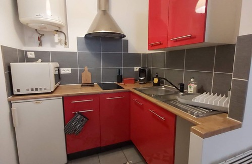 Villefranche-de-Rouergue Apartment | Le Petit Saint-Georges 2*: renovated, fully-equipped studio at the foot of the collegiate church