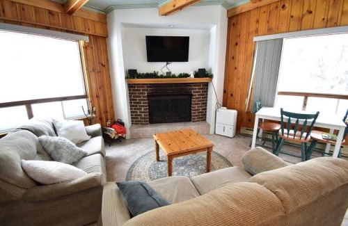 Saint Donat House | Le Petit Loft du boisé - Nature et ski