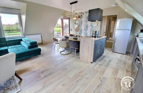 Langast House | Le petit duc