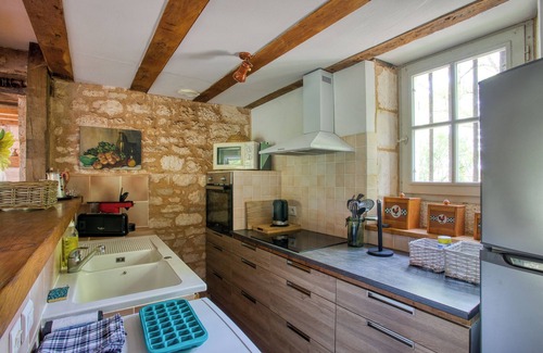 Mayac House | Le Pigeonnier – Characterful House with Garden and Shared Pool in Dordogne