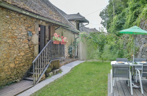 Chanaz Apartment | Le Portougais Apartment in Chanaz with Wi-Fi and Air Conditioning