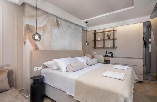 Split House | Le Prestige Luxury Rooms , Self Check-In, Minutes from Split Waterfront