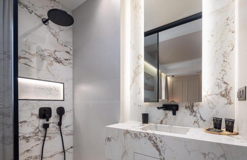 Split House | Le Prestige Luxury Rooms , Self Check-In, Minutes from Split Waterfront