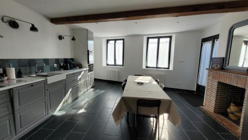 Noyelles-sur-Mer House | Le Quai Huppé, voie 3