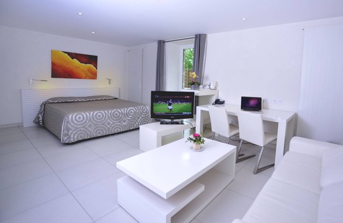 Mezangers Hotel | Le Relais Du Gué De Selle