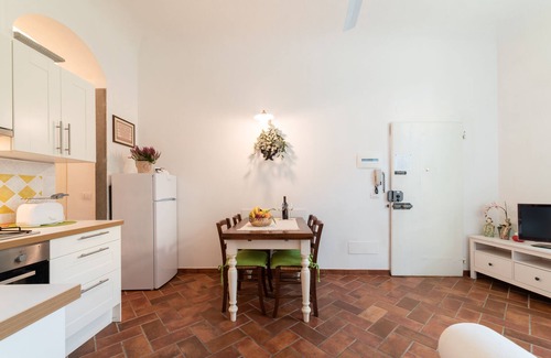 Santa Croce Apartment | Le Rose di Leonardo - Historical apartment- 2bedrooms, A/C, WI-FI, washer, dryer