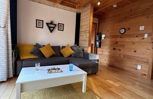 Pohenegamook Ski Chalet | LE RUSTIQUE MODERNE DÉTENTE