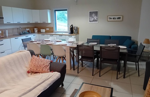 Saint-Leon-sur-Vezere Apartment | Le Séchoir des acacias "3 Gîtes: 12 personnes".