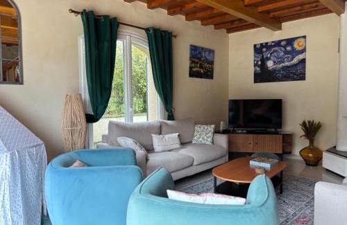 Commes House | Le So Art, grande maison 4 chambres, terrain de pétanque, grand jardin clos, flipper, babyfoot, jeux Arcade, ping pong,1 km mer, proche golf, Port en Bessin, Bayeux et plages du débarquement, adaptée enfants