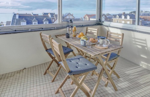 Pleneuf-Val-Andre Apartment | Le Sterne - Vue mer plein centre Pléneuf-Val-André