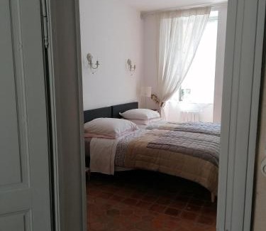 Noyers-sur-Serein Bed & Breakfast | LE TABELLION