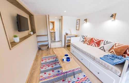 Montmin Apartment | Le Varo - T3 Chaleureux et Juste Rénové Avec Sauna, Brasero et vue Montagnes