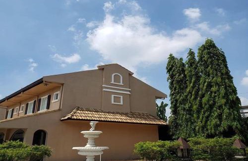 Magalang Hotel | Le Verde Lodge