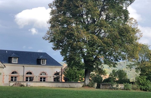 Tosny Apartment | Le Verger - Studio Apartment, Sleeps 15