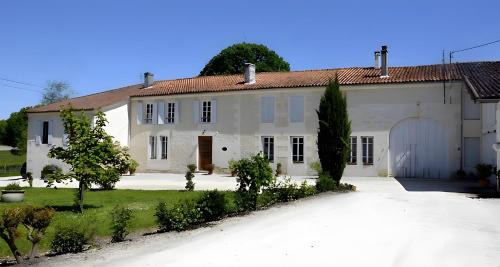 Reaux Bed & Breakfast | Le Vieux Noyer