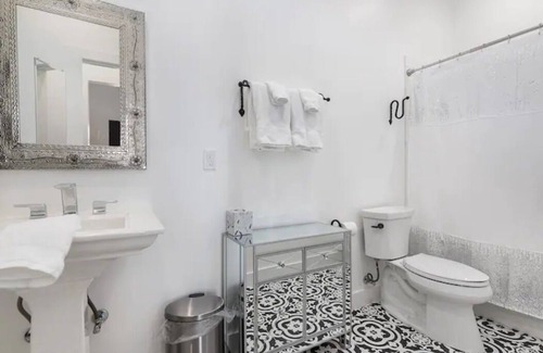 Mason Apartment | Lea Lou Lodge #1 on the Square