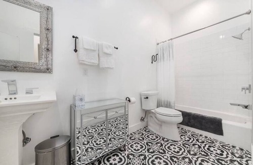 Mason Apartment | Lea Lou Lodge #3 on the Square