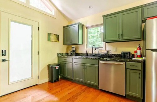 Marshall Cabin | Leaf Change Special Crows Nest Treehouse Near Asheville Pet Friendly