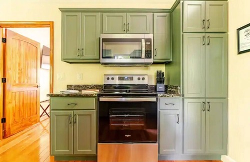 Marshall Cabin | Leaf Change Special Crows Nest Treehouse Near Asheville Pet Friendly