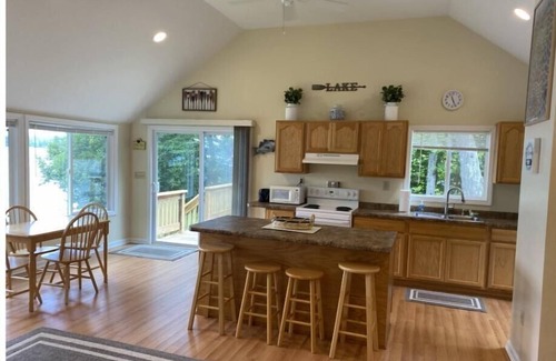 Antrim Cottage | Leaf Peeper Special!nWaterfront!