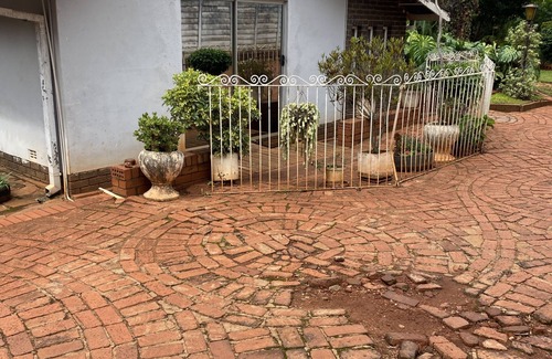 Harare East Apartment | Leafy, safe retreat, close to game park & shopping mall