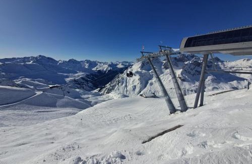 Pinswang Apartment | LECHUFER, 80m2, Haushälfte mit privatem Eingang, Kaminofen, Terrasse, Garten