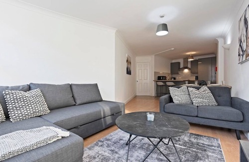 Leeds Apartment | Leeds Central Retreat - Parking