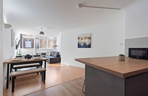 Leeds Apartment | Leeds Central Retreat - Parking