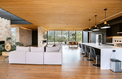 El Penol Villa | Legacy Colombia: Modern Waterfront Luxury + Tennis