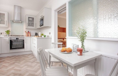 Paignton Cottage | Leighwood Cottage is perfect for a romantic getaway.