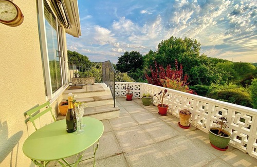 Paignton Cottage | Leighwood Cottage is perfect for a romantic getaway.