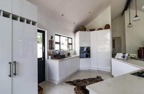 Knysna House | Leisure Isle 2 bedroom home with essential power.
