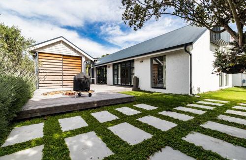 Knysna House | Leisure Isle 2 bedroom home with essential power.