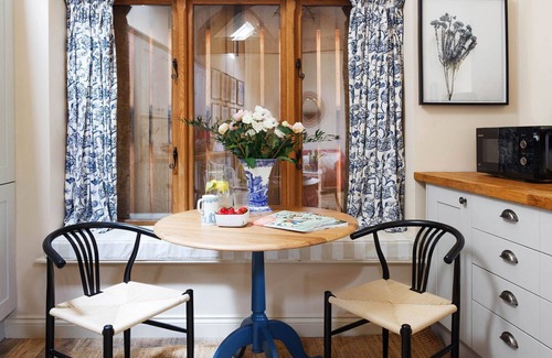 Painswick Cottage | Lemon Tree Cottage - Luxury Cottages