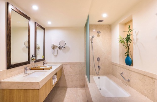 Bengaluru Hotel | Lemon Tree Premier, Ulsoor Lake, Bengaluru