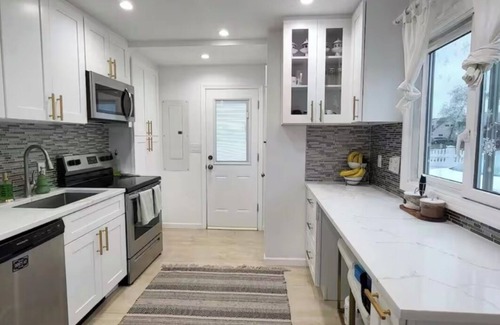 Levittown House | Lendes Modern 3-bedroom house in Levittown