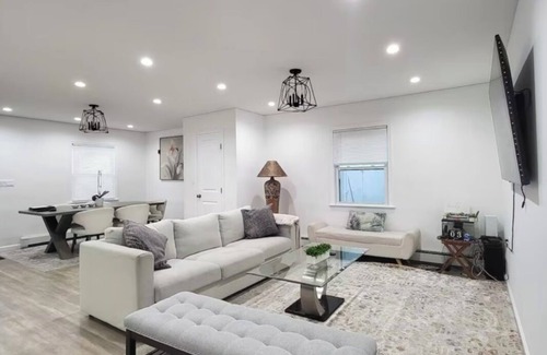 Levittown House | Lendes Modern 3-bedroom house in Levittown