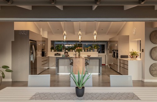 Scott Estate House | Leopard Rock arguably the most exclusive and prominent position in Hout Bay.
