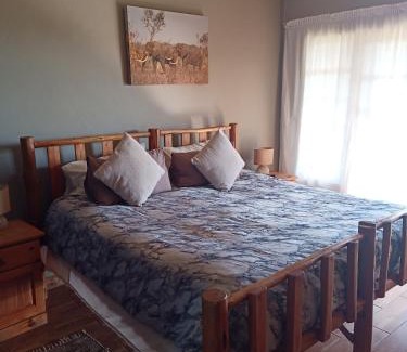 Camperdown Bed & Breakfast | Leopards and Louries Bush Lodge