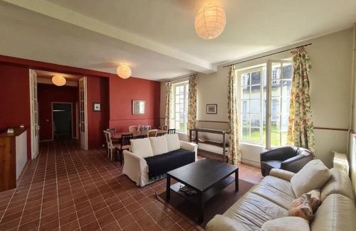 Versainville House | Les Arcades du Chateau