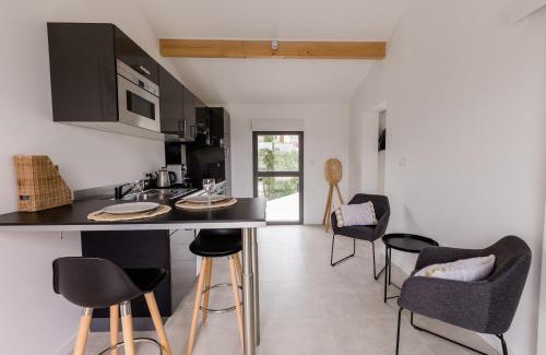 Carnoux-en-Provence Apartment | Les Calanques - Clim et Jacuzzi