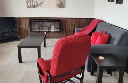 Miguasha-Ouest Ski Chalet | Les Chalets de la Mer, located opposite Baie-des-Chaleurs in Miguasha in Gaspési